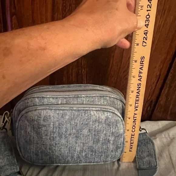 NWOT Blue Denim Cloth Crossbody with Adjustable & Removable Cloth Guitar Strap - Picture 11 of 11